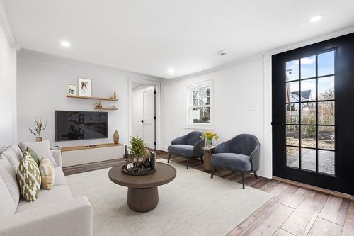 r-5 Smith St, Rockport, MA, 01966-1327 | Card Image