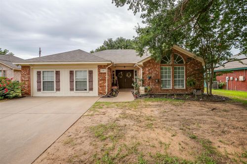 304 Comanche Walk, Joshua, TX, 76058-6212 | Card Image
