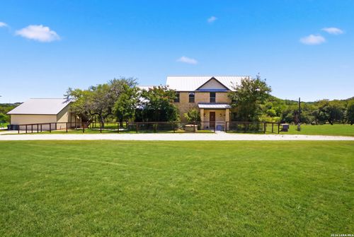 8 Walnut Grove Rd, Boerne, TX, 78006-6220 | Card Image