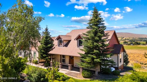 667 Zimmerman Rd, YAKIMA, WA, 98908-8896 | Card Image