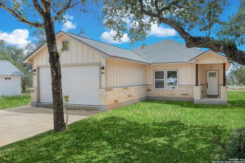 32 Trophy Ln, Poteet, TX, 78065-3982 | Card Image