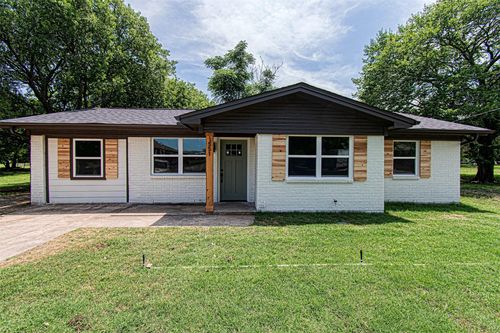 551 E Burks St, Pilot Point, TX, 76258-4010 | Card Image