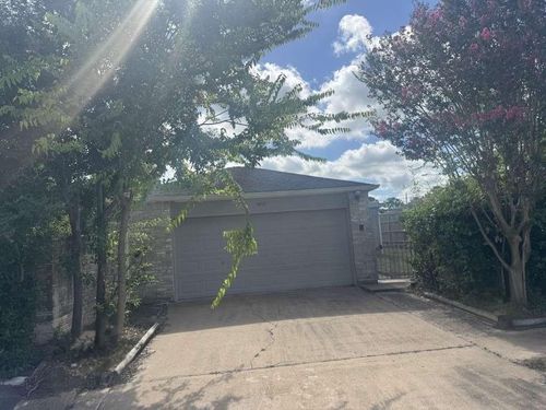 11807 S Youngwood Ln, Houston, TX, 77043-1001 | Card Image
