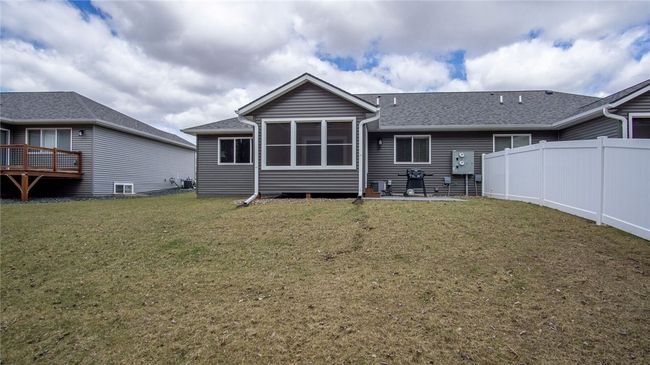 1323 Juniper Pl, House other with 2 bedrooms, 3 bathrooms and null parking in Eau Claire WI | Image 4