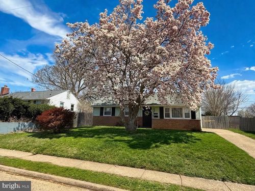 127 Dyer Ave, New Castle, DE, 19720-2052 | Card Image