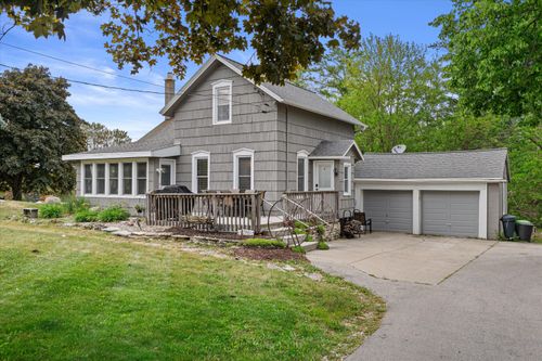 N68W29902 Hartling Rd, Hartland, WI, 53029-9237 | Card Image