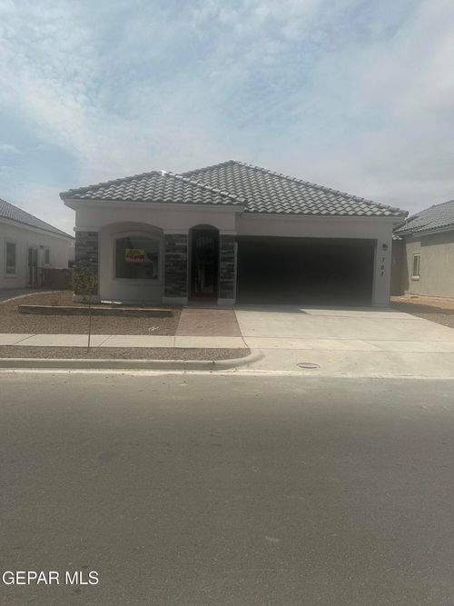 556 Paseo Dulce Ave, El Paso, TX, 79928-8467 | Card Image