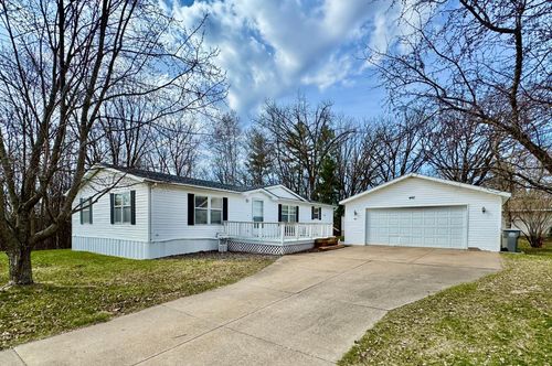 460 1st St E, Milaca, MN, 56353-1674 | Card Image