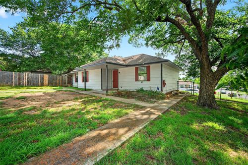 701 E Morton St, Denison, TX, 75021-2727 | Card Image