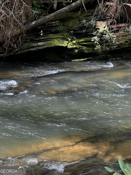 105 Chinquapin Ln, Clarkesville, GA, 30523-2700 | Card Image