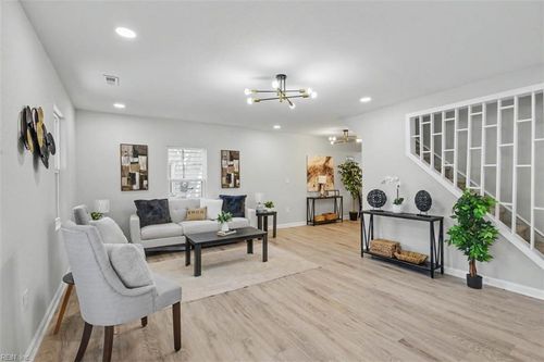 629 Chapel St, Hampton, VA, 23669-3903 | Card Image