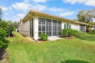 3392 Chelmsford Ct, House other with 2 bedrooms, 2 bathrooms and null parking in Sarasota FL | Image 3