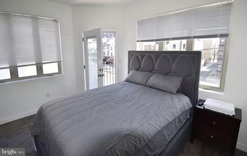 side-2-117 W Girard Ave, PHILADELPHIA, PA, 19123-1785 | Card Image