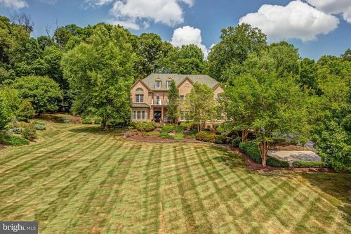 841 Leigh Mill Rd, GREAT FALLS, VA, 22066-2621 | Card Image