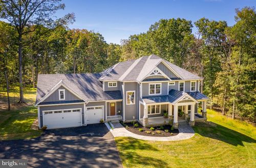 8254 Lees Ridge Rd, WARRENTON, VA, 20186-8741 | Card Image