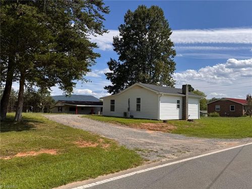 1288 Pilot Westfield Rd, Pilot Mountain, NC, 27041-9582 | Card Image