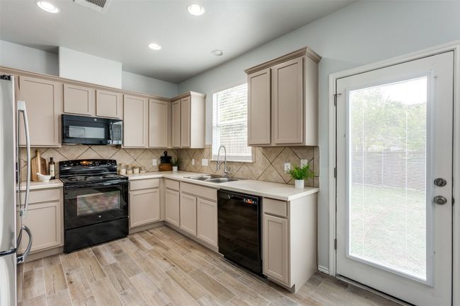 33 Verde Ranch Loop, Townhouse with 3 bedrooms, 3 bathrooms and 2 parking in Leander TX | Image 6