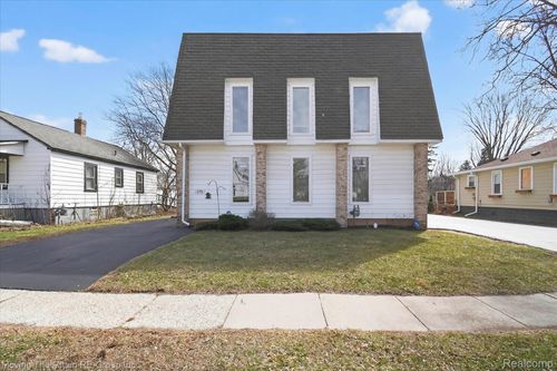 175 2nd St, Belleville, MI, 48111-2709 | Card Image