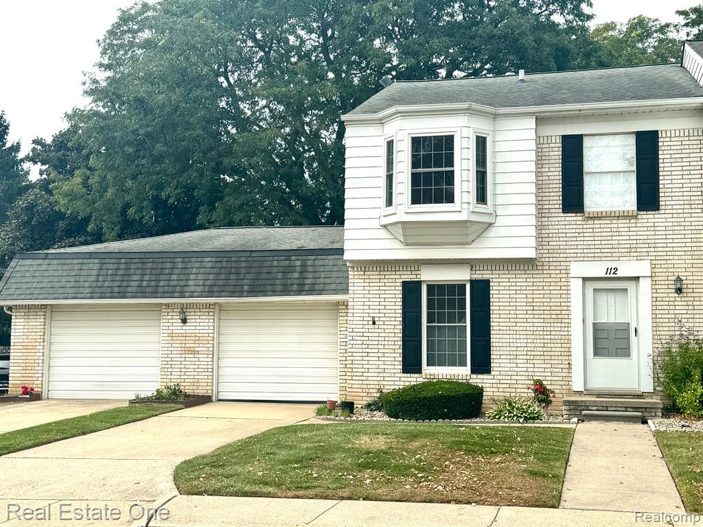 Stratford Ln, Rochester Hills, MI 48309