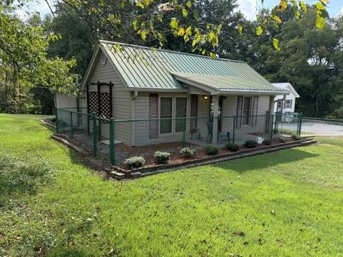303 S Riverside Dr, Mcminnville, TN, 37110-2747 | Card Image