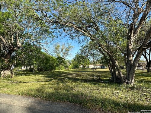 207 River Rd, La Vernia, TX, 78121-5867 | Card Image