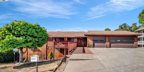 5347 Heavenly Ridge Ln, Richmond, CA, 94803-2626 | Card Image