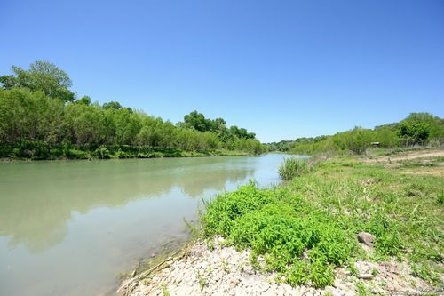 464 County Road 471, Gonzales, TX, 78629-6738 | Card Image