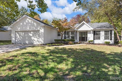 795 Seven Hills Ln, Saint Charles, MO, 63304-1439 | Card Image