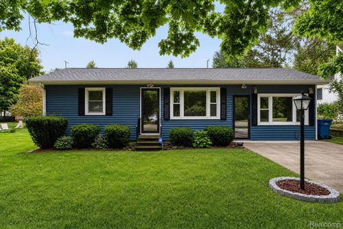 6035 Lincoln St, Mayville, MI, 48744-8654 | Card Image