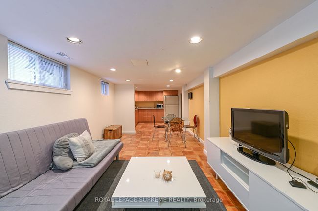 25 Parkchester Rd, House other with 3 bedrooms, 3 bathrooms and 6 parking in North York ON | Image 28