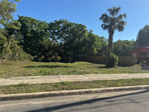 536 W Hubbard Ave, Deland, FL, 32720-6710 | Card Image