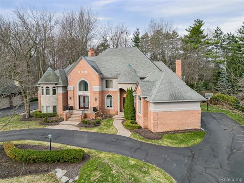 3586 Walnut Brook Dr, Rochester Hills, MI, 48309-4065 | Card Image