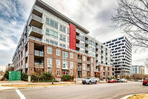 221-88 9 St Ne, Calgary, AB, T2E4E1 | Card Image