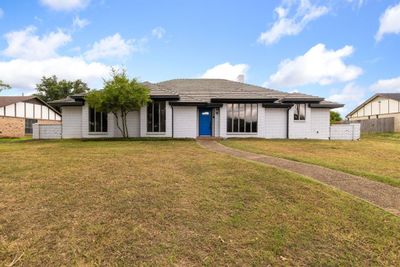 View of front of home with a front yard | Image 1