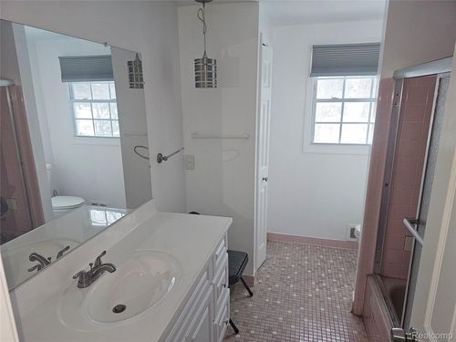 1614 Caliper Dr, Troy, MI, 48084-1407 | Card Image