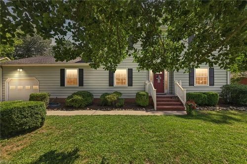 208 Wildwood Dr, Yorktown, VA, 23692-3515 | Card Image