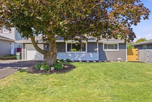 412 S Thornwood Dr, Lindenhurst, IL, 60046-9077 | Card Image