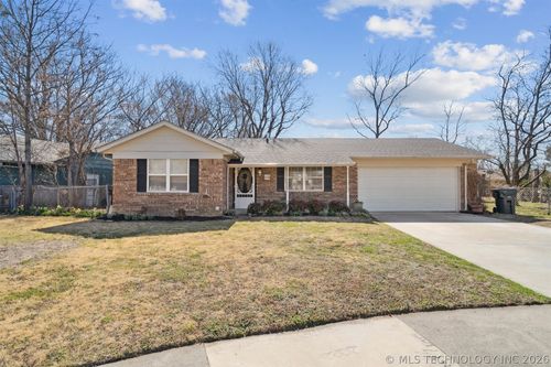 1117 16th St, Claremore, OK, 74017-2634 | Card Image