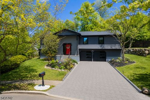 40 Schirra Dr, Wanaque, NJ, 07465-1036 | Card Image