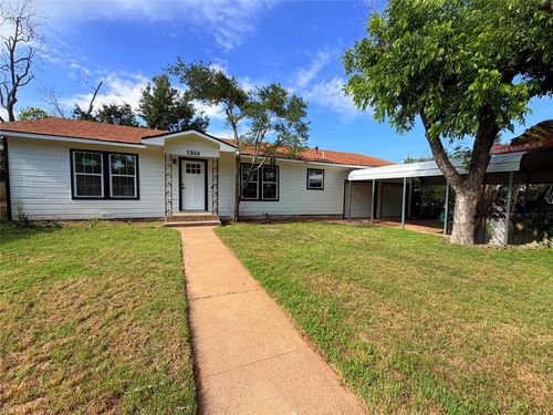 1322 3rd St, Graham, TX, 76450 | Card Image