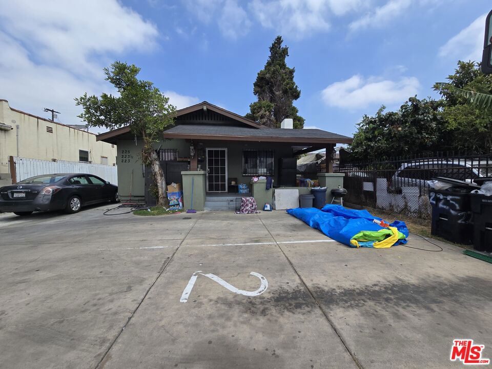 223 74TH ST, Los Angeles, CA 90003