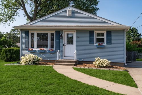 34 Dearborn Dr, Riverside, RI, 02915-1416 | Card Image