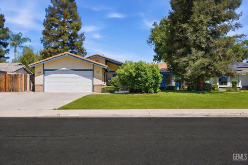 6916 Bandolero Way, Bakersfield, CA, 93308 | Card Image