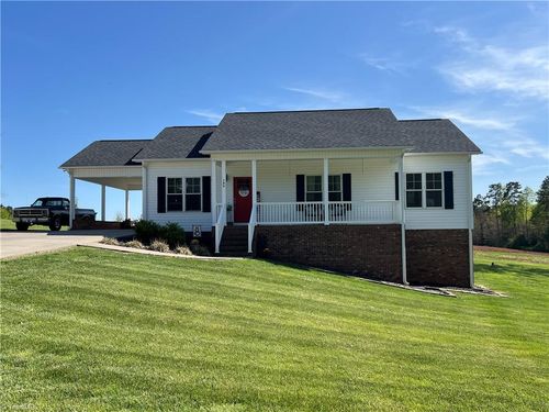 105 Meadowview Dr, Boonville, NC, 27011-9080 | Card Image