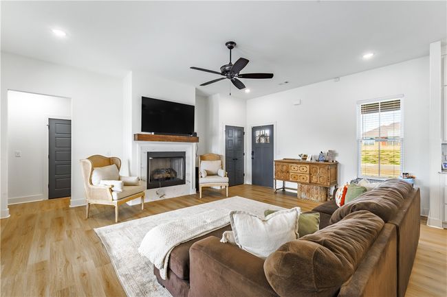 921 Petit Jean St, House other with 3 bedrooms, 3 bathrooms and null parking in Prairie Grove AR | Image 6
