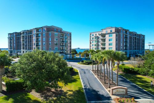 222 S Plaza Ct, Mount Pleasant, SC, 29464-6302 | Card Image