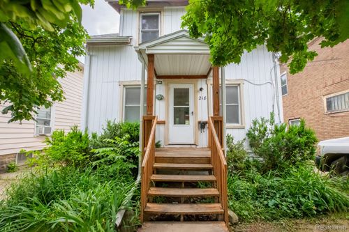 218 Clifford St, Lansing, MI, 48912-2231 | Card Image