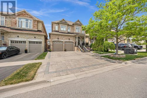 10 Greenforest Grove, Whitchurch-Stouffville (Stouffville), ON, L4A0C5 | Card Image