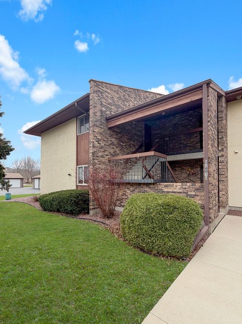 a1-1801 S Yellow Creek Ct, FREEPORT, IL, 61032-6753 | Card Image