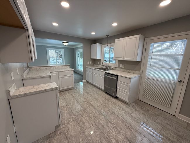 30631 Bayview Dr, House other with 3 bedrooms, 3 bathrooms and null parking in Gibraltar MI | Image 8